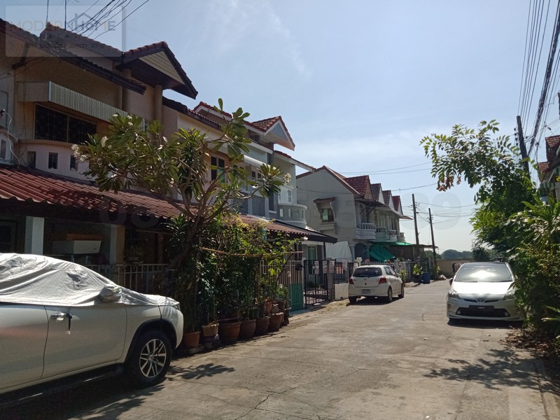ขายทาวน์เฮ้าส์ 2ชั้น หมู่บ้านกัญจน์เพชร 3 ซอยนวมินทร์ 74 แขวงรามอินทรา เขตคันนายาว กรุงเทพมหานคร