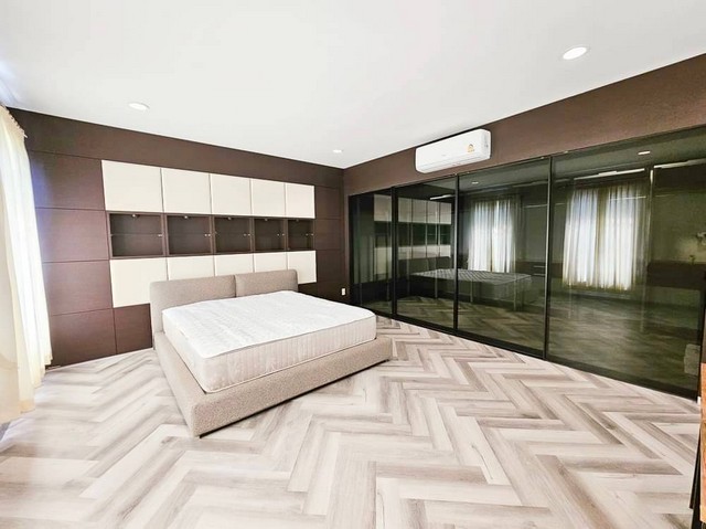 ให้เช่าทาวน์โฮม3.5ชั้นพร้อมอยู่ บ้านกลางกรุงแกรนด์เวียนนา 2หลังตีทะลุกัน