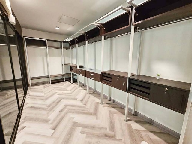 ให้เช่าทาวน์โฮม3.5ชั้นพร้อมอยู่ บ้านกลางกรุงแกรนด์เวียนนา 2หลังตีทะลุกัน