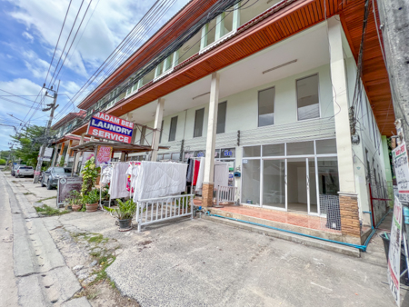 ขายอาคารพาณิชย์ 2 ชั้นครึ่ง เนื้อที่ 23 ตร.ว. ในย่านทำเลทองบนเกาะสมุย