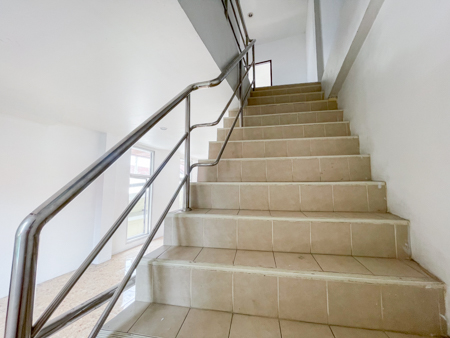 ขายอาคารพาณิชย์ 2 ชั้นครึ่ง เนื้อที่ 23 ตร.ว. ในย่านทำเลทองบนเกาะสมุย