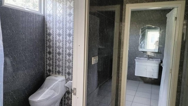  ขายโฮมออฟฟิศ เข้า-ออกได้หลายทาง ถ.รัชดาภิเษก และ ถ.สุทธิสาร 4 ชั้น มีลิฟท์ สร้างใหม่ ใกล้ MRT สุทธิสารโครงการ รัชฎากาญจน์ รัชดา-สุทธิสาร 