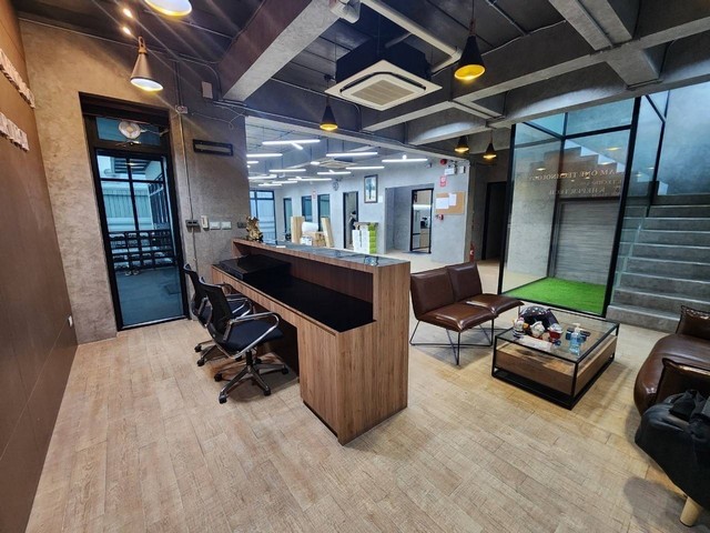 WW92S  ขาย ที่ดินพร้อมอาคารสำนักงานรวมที่พักอาศัย 4ชั้น ถนนสุขาภิบาล5 ซอย22 เข้าซอยเพียง 300 เมตร