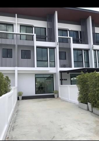 ให้เช่า Townhome 3 ชั้น โครงการ Cozy-โชคชัย4 สตรีวิทยา2 พื้นที่ 30 ตรว เนื้อที่ใช้สอย 240 ตรม.3 ห้องนอน3 ห้องน้ำ เข้า-ออกได้หลายทาง