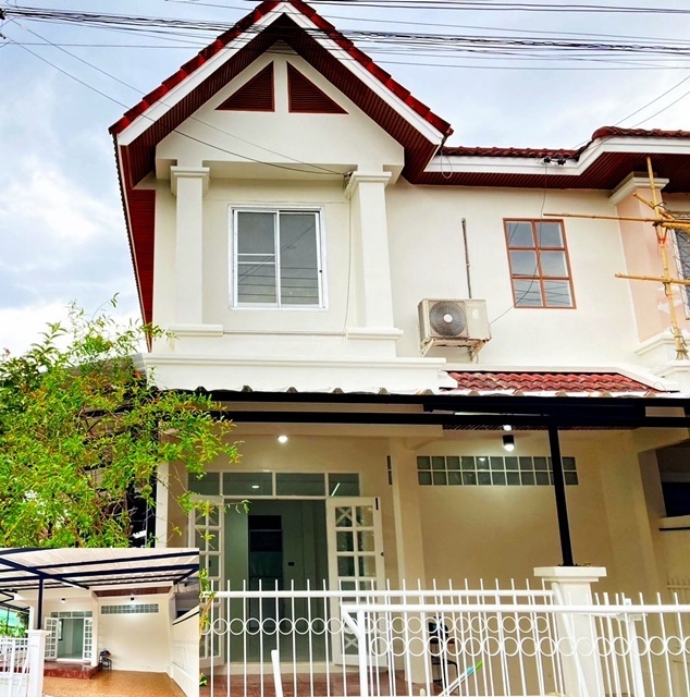  เซ็นทรัล จันทบุรี  ทาวน์เฮ้าส์2ชั้น ถ.ญาณวิโรจน์ รพ.สิริเวช แปลงมุม เซ็นทรัล จันทบุรี 30ตรว. 230ตรม. 3นอน 2น้ำ 2จอดรถ