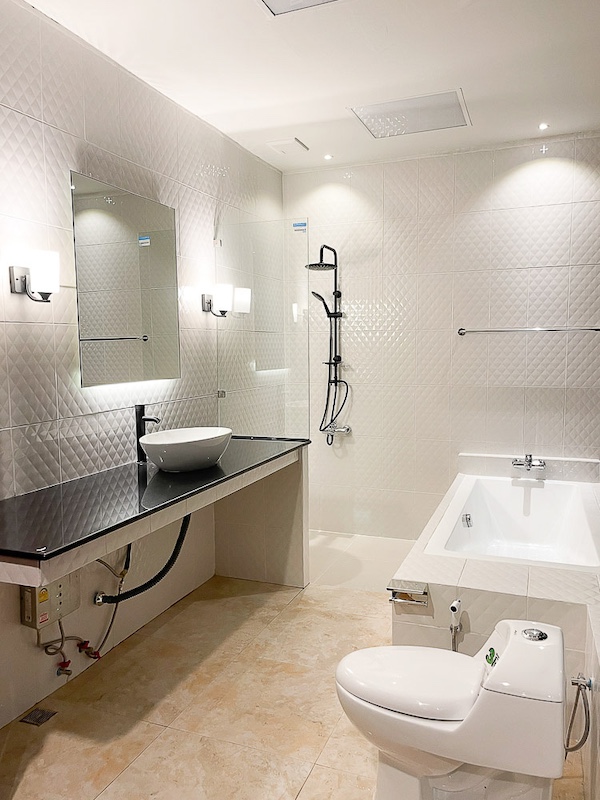 BH2526 ให้เช่า Townhouse หมู่บ้านกลางกรุงแกรนด์เวียนนา พระราม3 หน้ากว้าง 11เมตร 5ห้องนอน 425ตรม. 