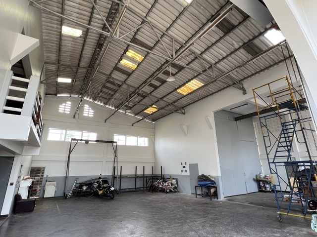 ให้เช่าโกดัง พื้นที่ใช้สอยรวม 360 ตารางเมตร ซอยสุขสวัสดิ์ 64 พระประแดง สมุทรปราการ