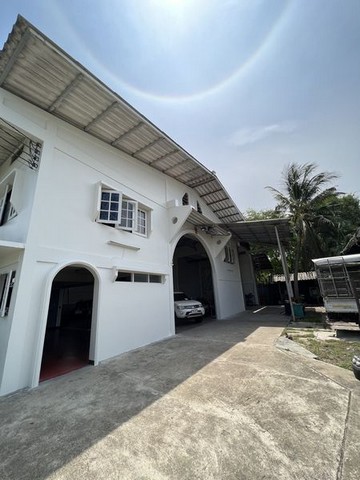 ให้เช่าโกดัง พื้นที่ใช้สอยรวม 360 ตารางเมตร ซอยสุขสวัสดิ์ 64 พระประแดง สมุทรปราการ