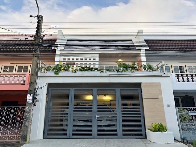 POR3527 ให้เช่าทาวน์เฮ้าส์ 2 ชั้น ย่านนวมินทร์  ตกแต่งสวย พร้อมเข้าอยู่ 1 มกราคม 2567 ใกล้โรงพยาบาลพญาไทนวมินทร์