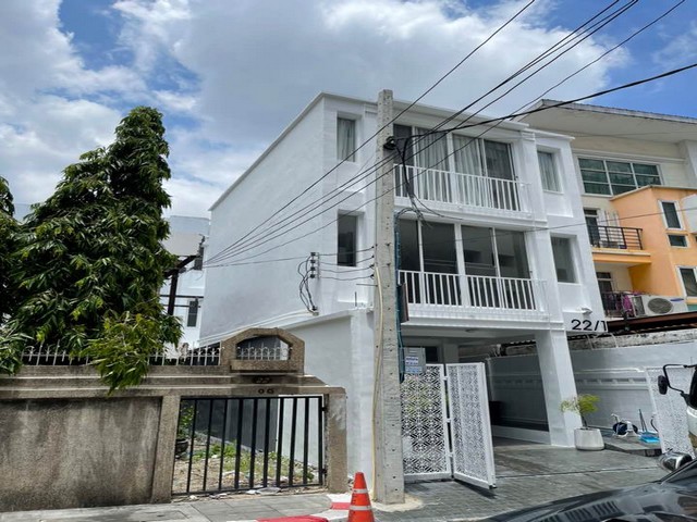 POR3526  ขาย อาคารพาณิชย์ 3 ชั้น ใกล้ม หาวิทยาลัย หอการค้าไทย วิภาวดีรังสิต เขตดินแดง เหมาะซื้อทำธุรกิจ ตึกรีโนเวทใหม่ทั้งหลัง