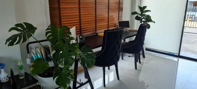 ให้เช่าโฮมออฟฟิศ 3 ชั้น Style modern ใกล้สวนหลวง ร.9 ถ.เฉลิมพระเกียรติ ร. 9 ซ.30 เนื้อที่ 35.2 ตารางวา พื้นที่ใช้สอย 210 ตรม. 3 ห้องนอน