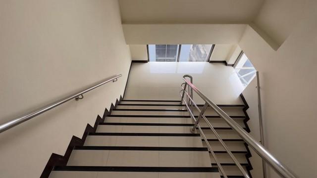 ให้เช่าอาคารสำนักงาน7 ชั้น ย่านเจริญนคร คลองสาน กรุงธนบุรี มีลิฟท์ พื้นที่ใช้งานประมาณ 1,000 ตรม.เนื้อที่ 70.2 ตรว. จอดรถได้ประมาณ 8-10 คัน