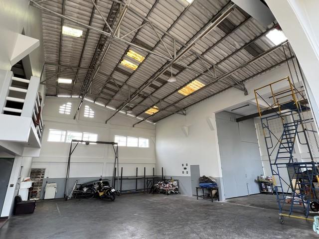 ให้เช่าโกดัง พื้นที่ใช้สอยรวม 360 ตารางเมตร จอดรถ 6 คัน ซอยสุขสวัสดิ์ 64  จ.สมุทรปราการ