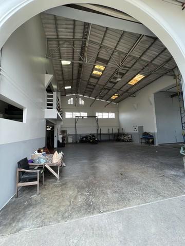 ให้เช่าโกดัง พื้นที่ใช้สอยรวม 360 ตารางเมตร จอดรถ 6 คัน ซอยสุขสวัสดิ์ 64  จ.สมุทรปราการ