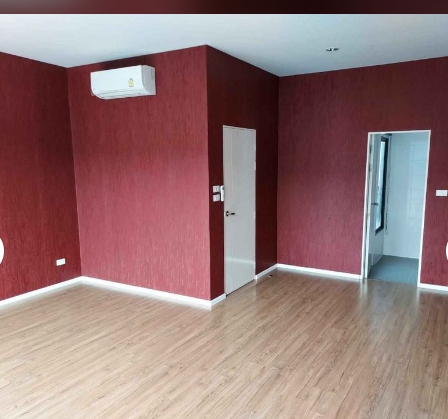  ให้เช่าทาวน์โฮม3ชั้น บ้านกลางเมือง วัชรพล มี 3ห้องนอน 3 ห้องน้ำ ใกล้ทางด่วนสุขาภิบาล5