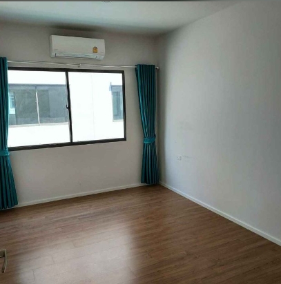  ให้เช่าทาวน์โฮม3ชั้น บ้านกลางเมือง วัชรพล มี 3ห้องนอน 3 ห้องน้ำ ใกล้ทางด่วนสุขาภิบาล5