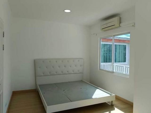 ขายทาวน์โฮม 2 ชั้น สไตล์บ้านเดี่ยว บางนา กม.8 ซ.มหาชัย หมู่บ้านเดอะวิลเลจ เนื้อที่ 28 ตารางวา 3 ห้องนอน 2 ห้องน้ำ รีโนเวทพร้อมเข้าอยู่