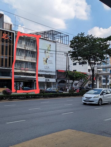 ให้เช่าอาคาร 4 ชั้นครึ่ง 2 คูหา ติดถนนใหญ่ ตรงข้ามห้างตั้งฮั่วเส็งธนบุรี ทำเลดี เดินทางสะดวกเหมาะค้าขาย ออฟฟิศ โชว์รูม คลินิก โกดังเก็บของ