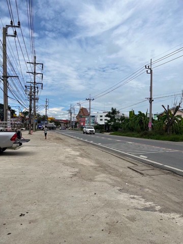 ให้เช่าคารพาณิชย์ใหม่ 3.5 ชั้น 1 คูหา ติดถนนใหญ่ 2 ด้าน  ทำเลดีมาก แหล่งชุมชน ค้าขายได้ อยู่อาศัยได้ ไทรน้อย นนทบุรี