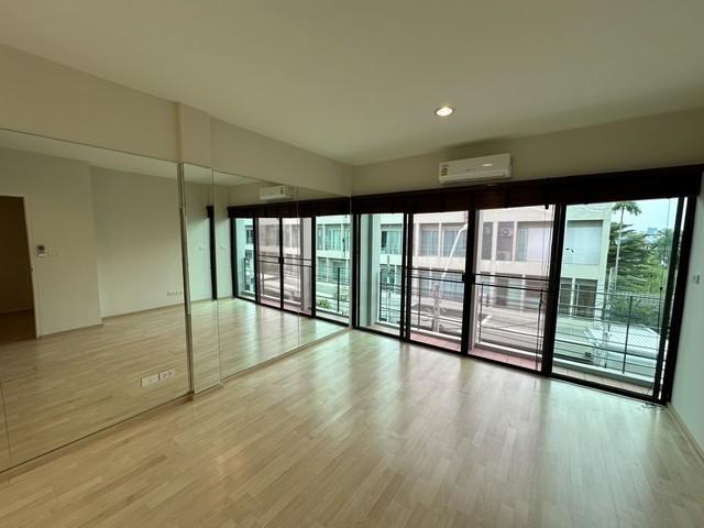 EPl-HR2858 ให้เช่าทาวน์โฮม 3 ชั้น  ถ. พัฒนาการ หมู่บ้าน Noble Cubeพัฒนาการ พื้นที่ใช้สอย 200 ตารางเมตร 4 ห้องนอน 3 ห้องน้ำ พร้อมอยู่ 