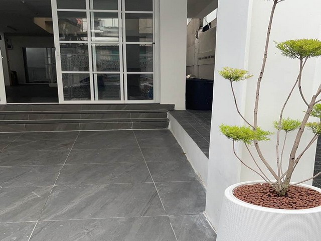 PO85 ขาย อาคาร ใกล้ม หาวิทยาลัย หอการค้าไทย วิภาวดีรังสิต เขตดินแดง เหมาะซื้อทำธุรกิจ ตึกรีโนเวทใหม่ทั้งหลัง