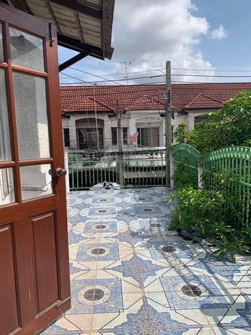 ทาวน์เฮ้าส์ 2 ชั้น #หมู่บ้านบุศรินทร์ ถนนเสมาฟ้าคราม ลำลูกกาคลอง2 ปทุมธานี 36 ตร.ว  3 ห้องนอน 2 ห้องน้ำ 2.4 ล้านบาท ทำเลดี #ใกล้รถไฟฟ้าคูคต