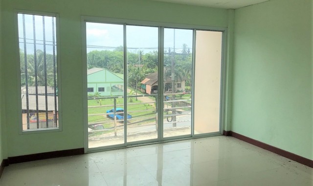 ขายอาคารพาณิชย์ใกล้ โรงพยาบาลคีรีรัฐนิคม อำเภอคีรีรัฐนิคม จังหวัดสุราษฎร์ธานี PKK04-05867
