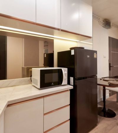 คอนโด 2 ห้องนอน กลางนิมมาน ซอย12 ตกแต่งห้อง สไตล์ Minimal Modern Art เฟอร์นิเจอร์ครบ เครื่องใช้ไฟฟ้าครบ 