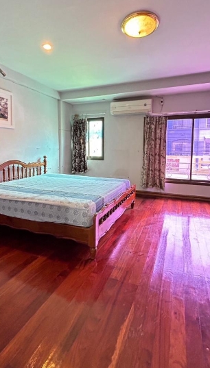 ให้เช่าและขายทาวน์โฮม 3 ชั้น บ้านกลางเมือง พระราม 9 ซอย43 ใกล้เดอะไนน์ มีเฟอร์พร้อมอยู่