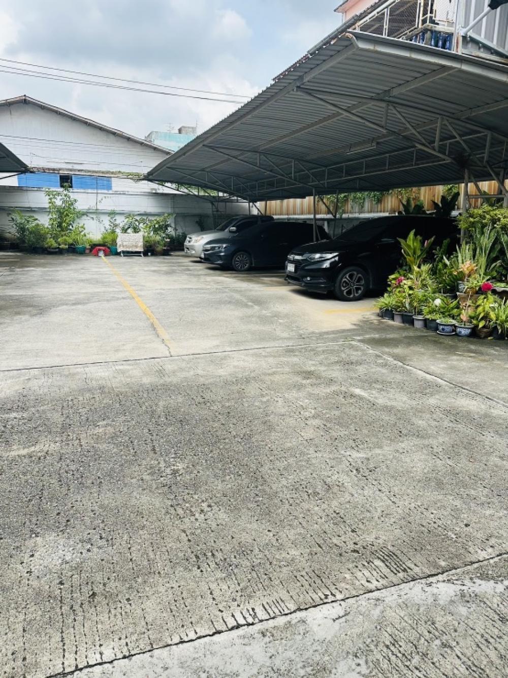 ให้เช่าอาคารสำนักงานพร้อมโกดัง ใกล้รถไฟฟ้าสายสีเหลืองสถานีศรีด่าน 