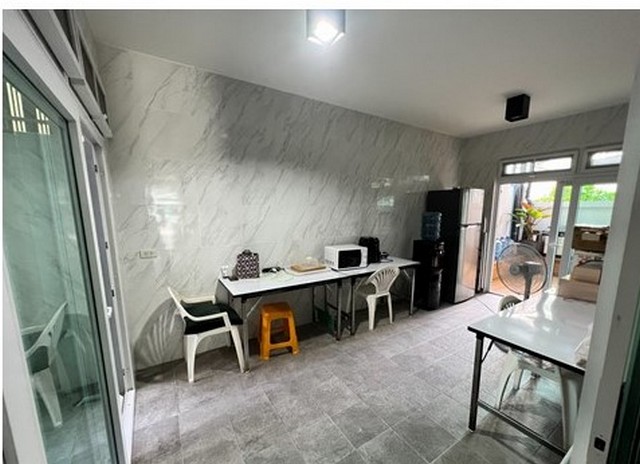 ให้เช่าฮมออฟฟิศ 4 ชั้นพื้นที่ใช้สอย 400 ตรม. พร้อมเฟอร์นิเจอร์ครบครัน จอดรถได้ถึง 6 คัน ย่านนวลจันทร์ เลียบด่วน