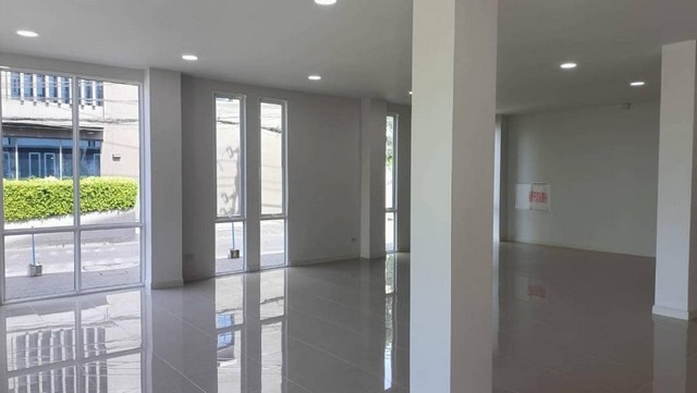 ขายโฮมออฟฟิศ 4 ชั้น 3 คูหา 924 ตรม. โครงการ รัชฎากาญจน์ รัชดา-สุทธิสาร สร้างใหม่ใจกลางเมือง บนถนนรัชดาภิเษก มีลิฟท์ ใกล้ MRT สุทธิสาร 