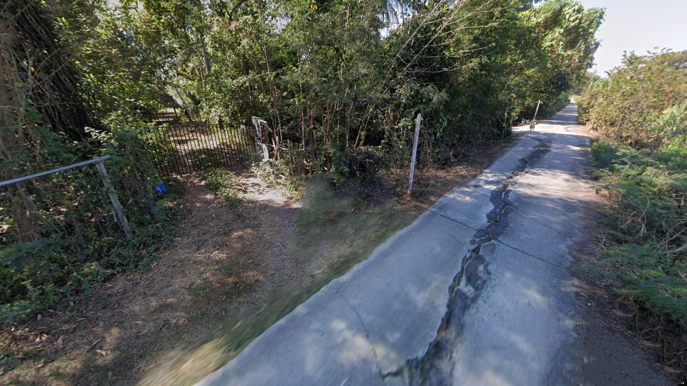 พื้นที่ดิน - 600000 บาท.  พื้นที่ =  0 Rai 1 Ngan 57 ตร.ว. ไม่ไกลจาก วัดราษร์นิยม วัดลากค้อน ราคาดีเยี่ยม! นนทบุรี   