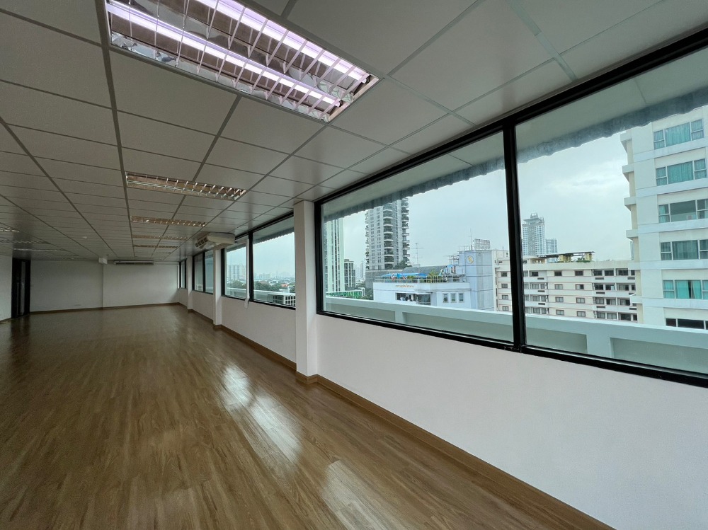 ให้เช่าสำนักงานชั้นที่ 9 พื้นที่ใช้สอย 138.33 ตร.ม. 5 ห้องน้ำ ออฟฟิศ ย่านสาทร อาคารไอยรา ทาวเวอร์