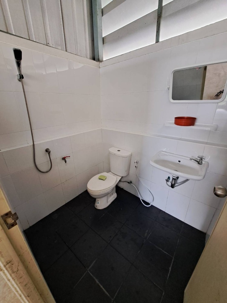 ให้เช่าโกดัง พื้นที่ใช้สอย 200 ตารางเมตร 1 ห้องน้ำ  ถนนบ้านกล้วย-ไทรน้อย  อำเภอบางบัวทอง 