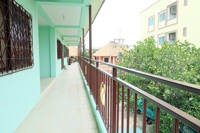 APARTMENT - ขนาดเท่ากับ 200 Square Wah 18000000 BAHT ใกล้ umderwater world  บรรยากาศน่าอยู่ อยู่ใกล้โลตัส