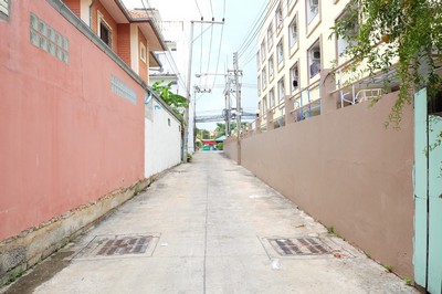 APARTMENT - ขนาดเท่ากับ 200 Square Wah 18000000 BAHT ใกล้ umderwater world  บรรยากาศน่าอยู่ อยู่ใกล้โลตัส