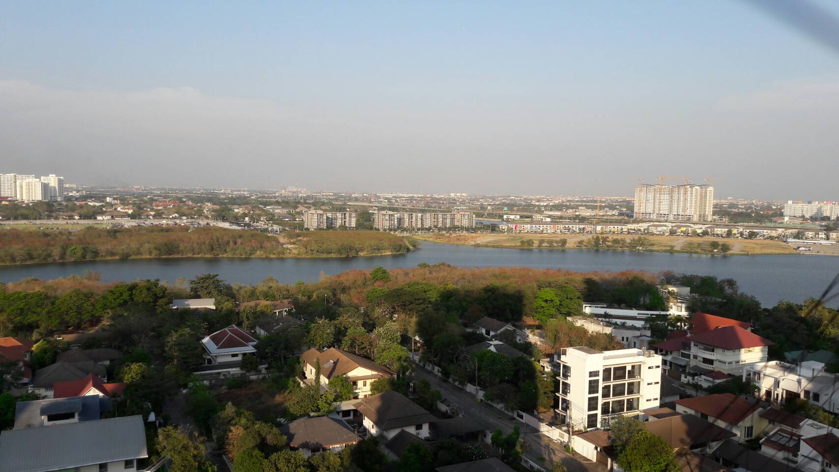 condo. Lake View Muang Thong Thani เลควิว เมืองทองธานี 109ตารางเมตร 3900000 BAHT. ใกล้กับ IMPACT Speed Park ราคาไม่แรง! ใกล้มหาวิทยาลัยศิลปากร