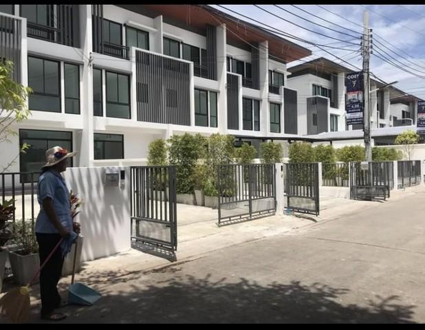 EPL-HR2872 ให้เช่า Townhome 3 ชั้น โครงการ Cozy-โชคชัย4 สตรีวิทยา2 พื้นที่ 30 ตรว เนื้อที่ใช้สอย 240 ตรม.3 ห้องนอน3 ห้องน้ำ ใหม่เอี่ยม