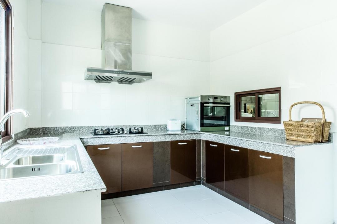 EPL-HR2870 ให้เช่าบ้านเดี่ยว2ชั้น  ย่านพระราม9  ใกล้ARLหัวหมาก พัฒนาการ พร้อมสระว่ายน้ำส่วนตัว  พื้นทีใช้สอย 1200 ตรม.  3หลัง 12 ห้องนอน