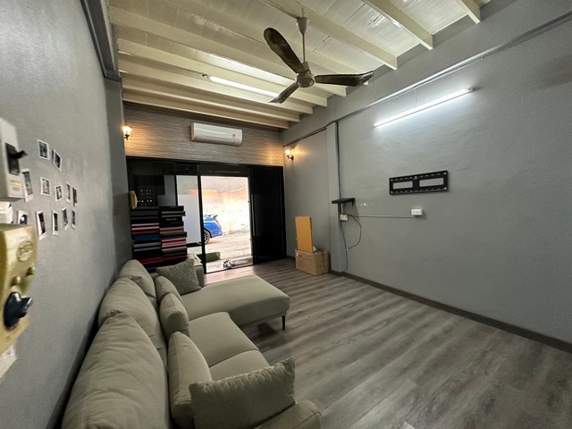 ขาย บ้าน2ชั้น  ซ.อิสรภาพ15  ซอยบ้านสมเด็จ รีโนเวท ลดราคา 3.7 ลบ.