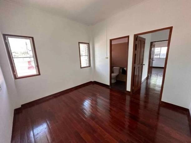 บ้านหลังใหญ่ ใจกลางเมืองเชียงใหม่ ให้เช่า 30,000 บาท/เดือน บ้าน 2 ชั้น สไตล์ล้านนาโมเดิร์น โซนช้างเผือก อำเภอเมือง ใกล้แยกข่วงสิงห์