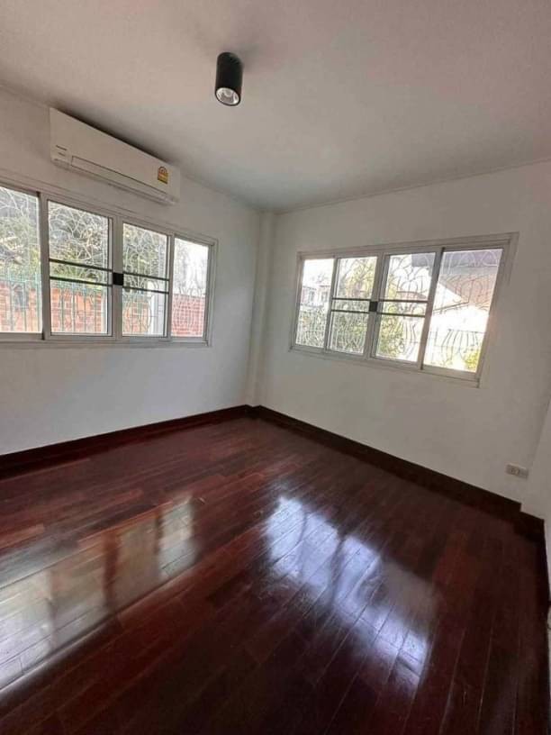 บ้านหลังใหญ่ ใจกลางเมืองเชียงใหม่ ให้เช่า 30,000 บาท/เดือน บ้าน 2 ชั้น สไตล์ล้านนาโมเดิร์น โซนช้างเผือก อำเภอเมือง ใกล้แยกข่วงสิงห์
