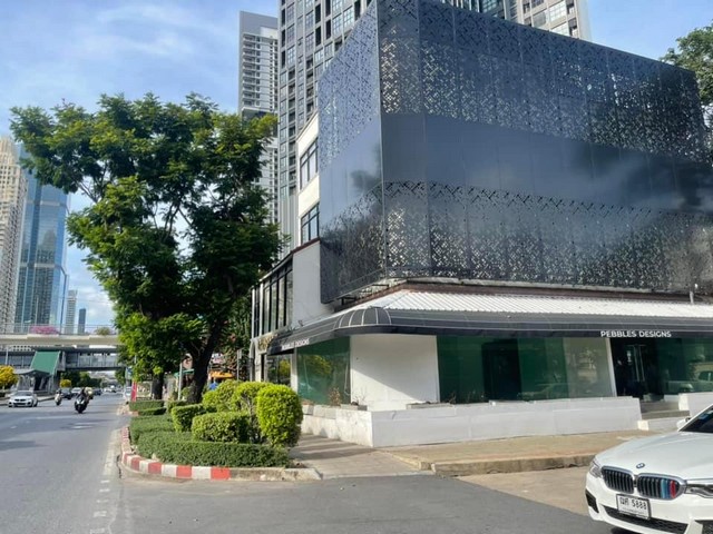 ให้เช่าอาคาร 3.5 ชั้น ติดถนนนราธิวาสราชนครินทร์ 25 ตรว พื้นที่ 400 ตร.ม เหมาะทำหน้าร้านโชวืสินค้า