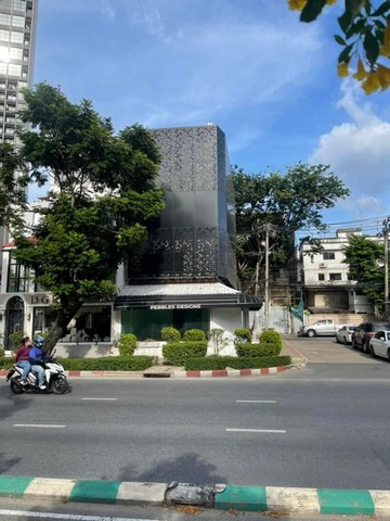 ให้เช่าอาคาร 3.5 ชั้น ติดถนนนราธิวาสราชนครินทร์ 25 ตรว พื้นที่ 400 ตร.ม เหมาะทำหน้าร้านโชวืสินค้า