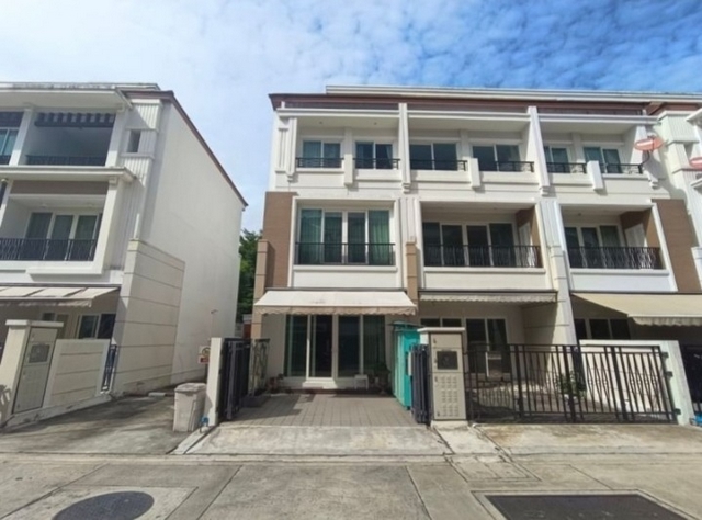 WW177 YY ขาย ทาวน์โฮม 3 ชั้น โครงการ บ้านกลางกรุง พระราม 3 (Baan Klang Krung Rama 3) ถนนสาธุประดิษฐ์ตัดใหม่