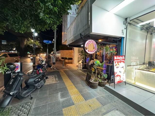 ให้เช่าอาคารพาณิชย์ 5 ชั้น 300 ตรม ติดถนนสุขุมวิท เหมาะทำธุรกิจ คลินิก ร้านอาหาร ใกล้ BTS ทองหล่อ
