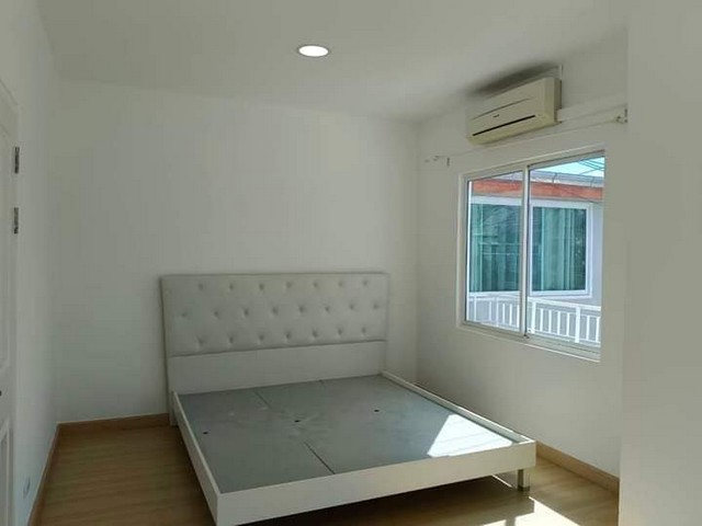 ขายทาวน์โฮม 2 ชั้น สไตล์บ้านเดี่ยว หมู่บ้านเดอะวิลเลจ บางนา กม.8 รีโนเวทพร้อมเข้าอยู่