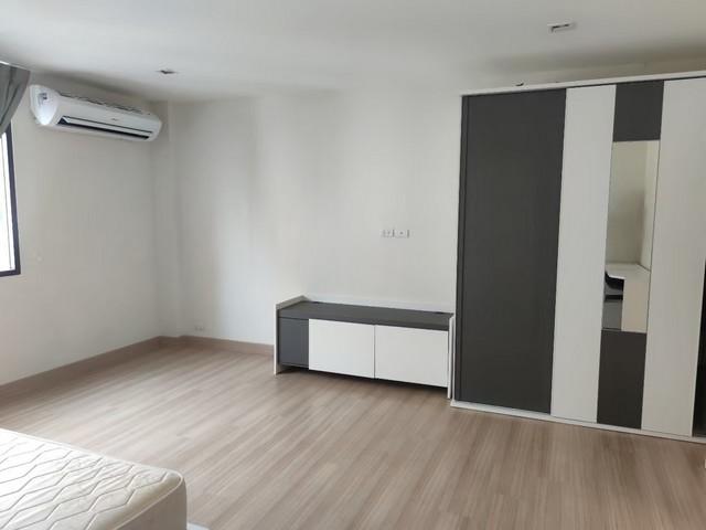 ให้เช่า Chic Apartment 4 ชั้น  รามคำแหง 53 ย่านลาดพร้าว-ทาวน์อินทาวน์ พื้นที่ขนาด 184 ตารางเมตร 3 ห้องนอน 2 ห้องน้ำ เฟอร์นิเจอร์พร้อมอยู่