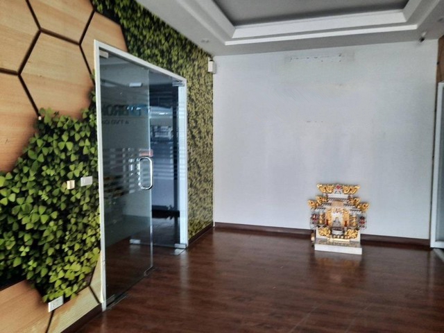 ให้เช่าอาคารสำนักงานใกล้ทางพิเศษฉลองรัฐใกล้ รถไฟฟ้าสายสีชมพู - สถานีมัยลาภ สถานีวัชรพลย่านรามอินทรา - วัชรพล พื้นที่ใช้สอย 2,400 ตร.ม.